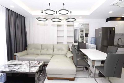 We'll rent Sunrise Riverside three bedrooms. Two nice View toilets, 14 million.