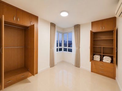 Rent the Tower apartment - 3 bedroom 2 011 100 M2 06 basic interior