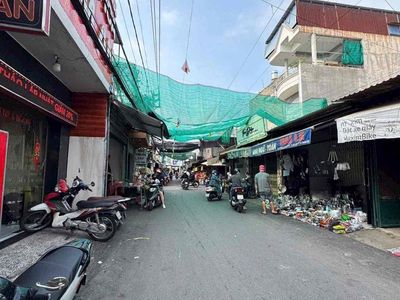 The front nc on số 3 P. The Association of Westerners