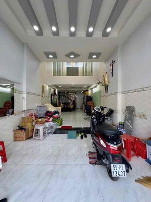 The front nc on số 3 P. The Association of Westerners