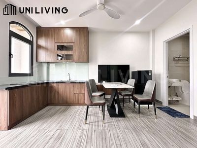 Rent a big space bedroom, balcony, full interior.