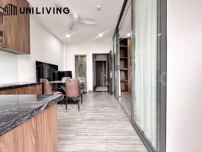 Rent a big space bedroom, balcony, full interior.