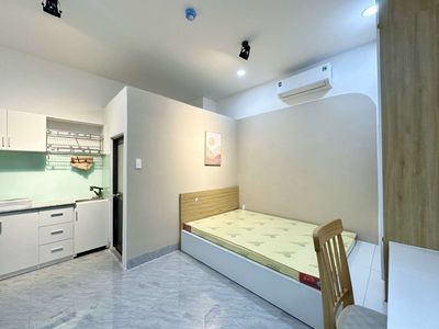 Rent the studio right into Lương Định Của, new room, full interior.