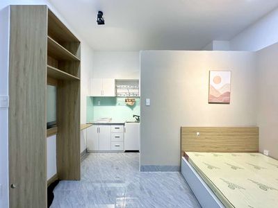Rent the studio right into Lương Định Của, new room, full interior.