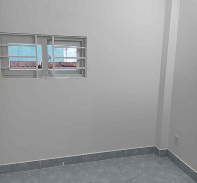 Room 8 m2 for a female rent-free street. District 10