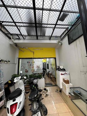 Rent a 7-place 7th Street - 3600 x 17 meters - just in the same business