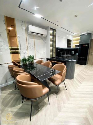 Picity rents out an HFL bedroom. House plus interior.