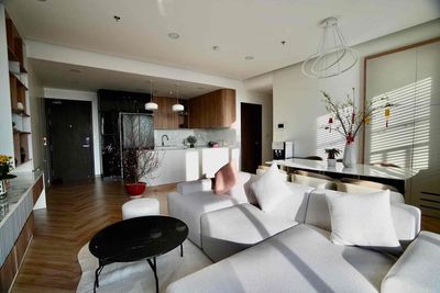 Picity rents out an HFL bedroom. House plus interior.