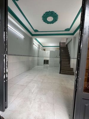 Renting the original Bến Vân Đồn. 4th.