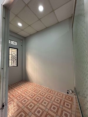 Renting the original Bến Vân Đồn. 4th.