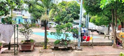 K 26 Dương Quảng Hàm-7 Gò Vấp. 100 meters. Three bedrooms. Two toilets. It's all messed up.