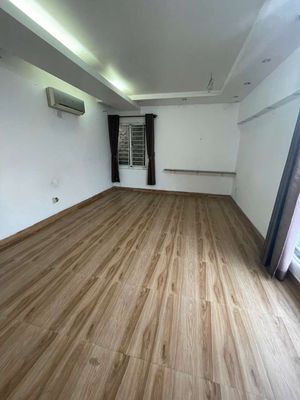 Four floors of Đặng Văn Bi-- car alley-- three bedrooms-- four toilets-- 15 million a month!
