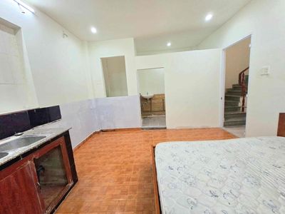 To rent room wide-- there's kitchen + toilet clean