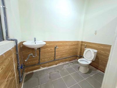 To rent room wide-- there's kitchen + toilet clean