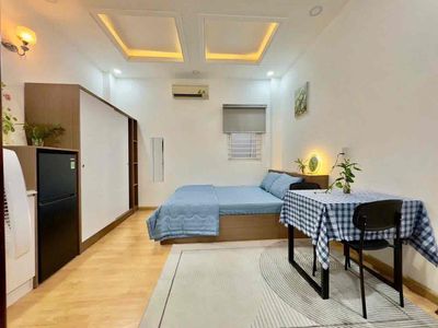 It's the owner of the Lê Lai Z 98 F Free Office. Now it's 4.78 million dollars worth of furniture.
