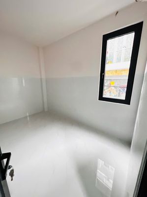 Rent a house at 1 307 two stories. Three bedrooms. Three toilets. Murder.