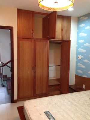 High room, nice, cool, secure. Right through the 8th Litin.
