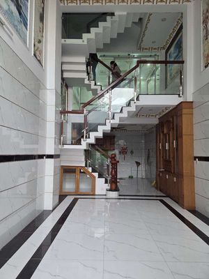 Renting a Gò Xoài house: 4 meters 12 meters per foot, 3 floors, 6 bedrooms, 4 toilets