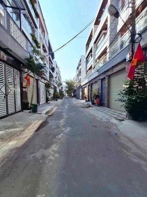 Huỳnh Tấn Phát Nhà Bè senior street