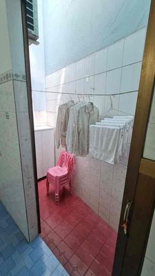 To the women at the motel in the center of the club.