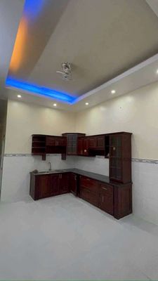 West house near Green City Market. Four bedrooms, high level.