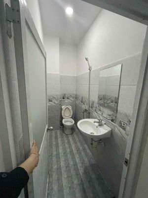Rent a Tân Thới Hiệp District 1220 meters a floor 3 bedroom 2 alley bathrooms bordering 2-and-a-half-million-million-dollar flats.