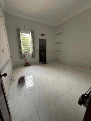 need women renting the old balcony near University Gtvt