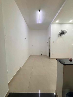 4 bedroom 4 x10 Sư Vạn Hạnh. Car alley
