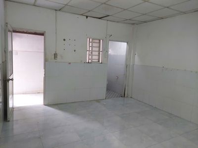 Rent the whole place cheap-- Nguyễn Văn Linh.