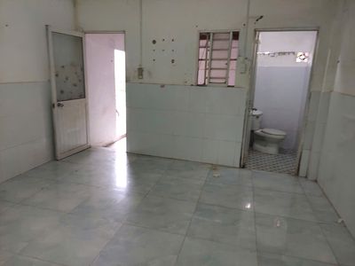 Rent the whole place cheap-- Nguyễn Văn Linh.