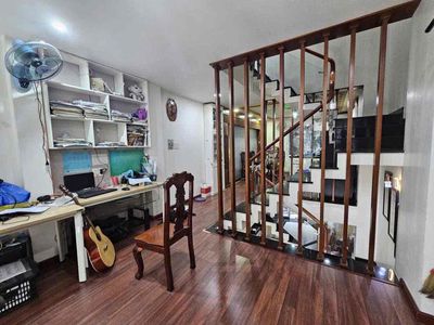 To rent a new house, 7th Street.