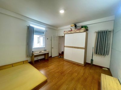 It's 3.5 million -- District 7, beautiful interior, picture, sky window.