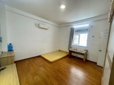 It's 3.5 million -- District 7, beautiful interior, picture, sky window.