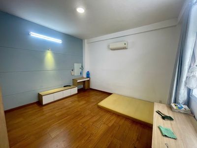 It's 3.5 million -- District 7, beautiful interior, picture, sky window.