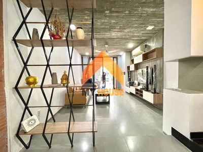 District 2 full poison style furniture is fascinated by the first look