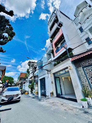 To rent the original house with an elevator full of Phạm Văn Chiêu.9 furniture.