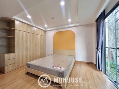 A hot room. A 37 m window. - Full of fine furniture next to Lang cs2 University.