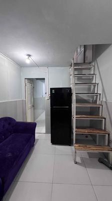 The original building is 1 st. 1 st floor. 3 bedrooms. 3 toilets. Three air conditioning.