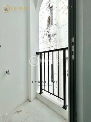 The nice one's empty; the balcony's 30 meters-- Full of good furniture, new one, near the udum.
