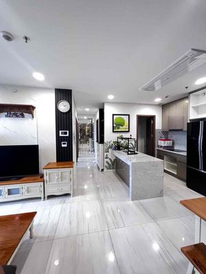 Renting fast to the bedroom, Dupinx at the Kingdom 101 apartment.