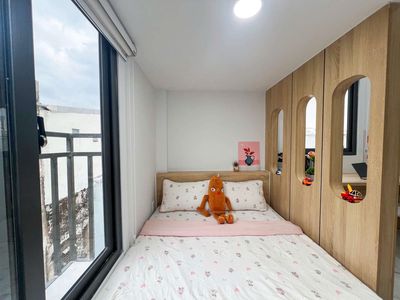 The new two-space house sleeps. One-foot-one is super clean because it's a new home.