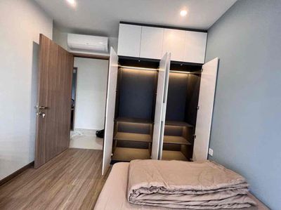 Three full bedrooms exactly 12/20 vnds, carry your suitcase.