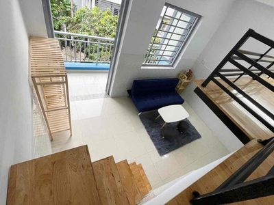 The room is in the right balcony, from 440 you're right next to the University of Parley.