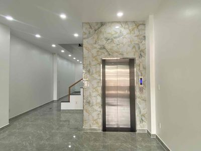 New building has cityland parks Hill 10 elevator