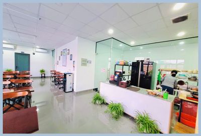 He's a high-end south-end host, architecture college, Thủ Đức-free tech.