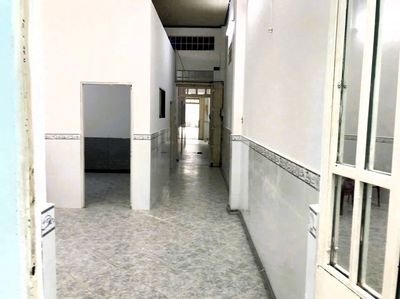 The original building is 150 meters away. It's three bedrooms, number line.