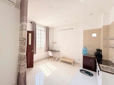 One bedroom 35 meters near the market She understands the law of Peking