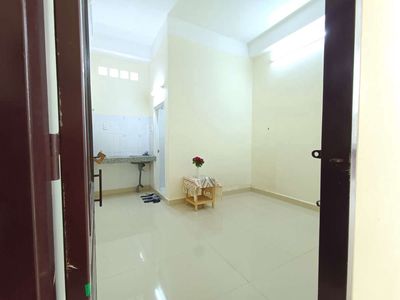 Room near hutech, D1, D2 for 3.5 to 4.3 million.