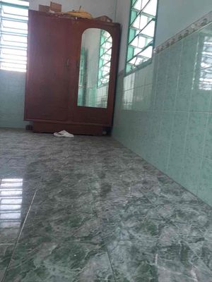 A single floor motel, 70 meters, 2 sleeping, a toilet.