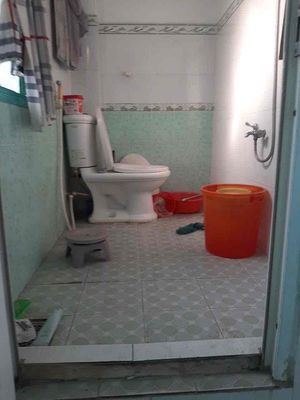 A single floor motel, 70 meters, 2 sleeping, a toilet.